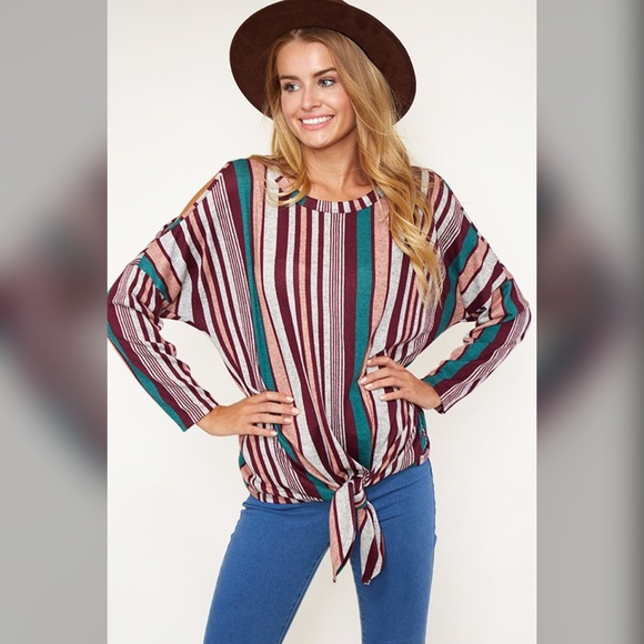 💖LAST 1! Super Soft Tie Front Cut out Detail Top! - Picture 3 of 4